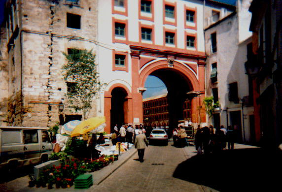 cordarch.jpg (51495 bytes)