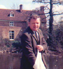 dadbag.jpg (19975 bytes)