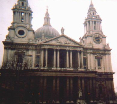 stpauls.jpg (27187 bytes)