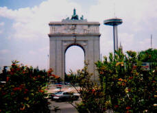 archmonc.jpg (32450 bytes)