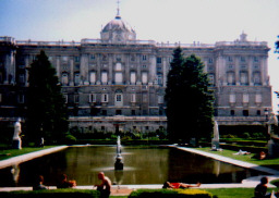 palace.jpg (33940 bytes)