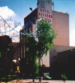hotel.jpg (27992 bytes)